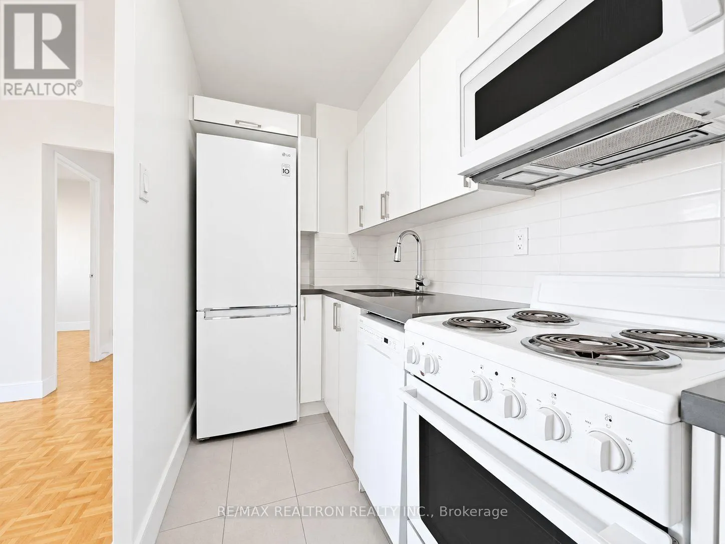 1206 - 666 SPADINA AVENUE