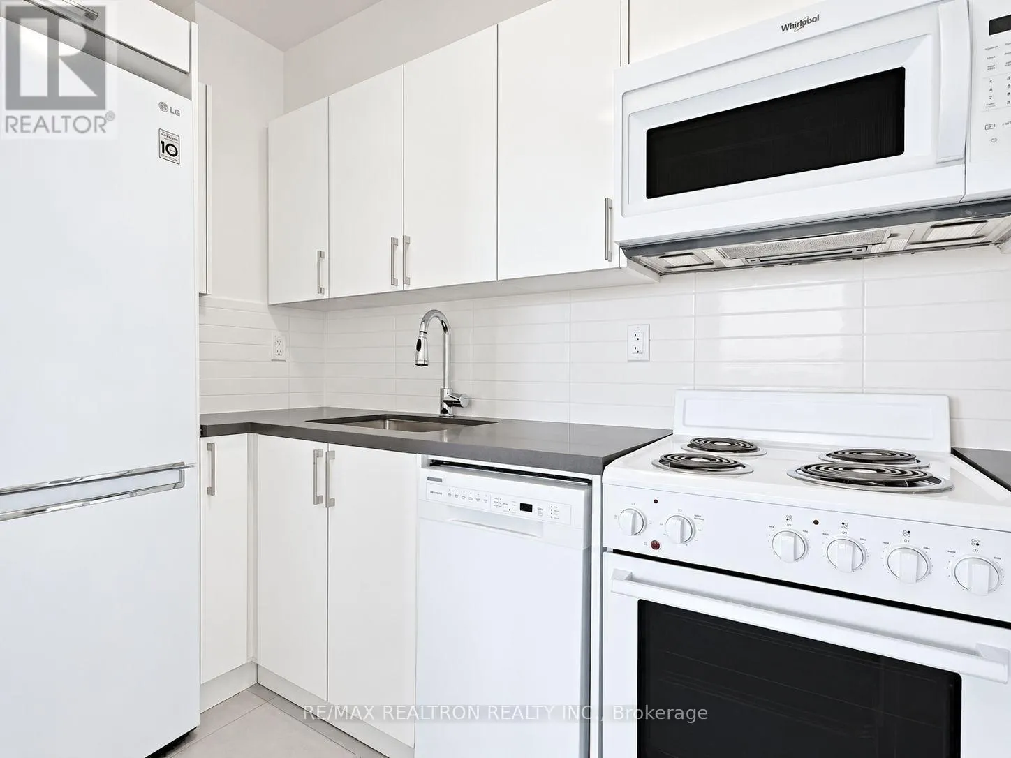 1206 - 666 SPADINA AVENUE