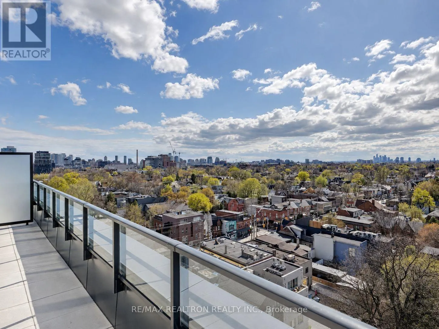 1001 - 664 SPADINA AVENUE