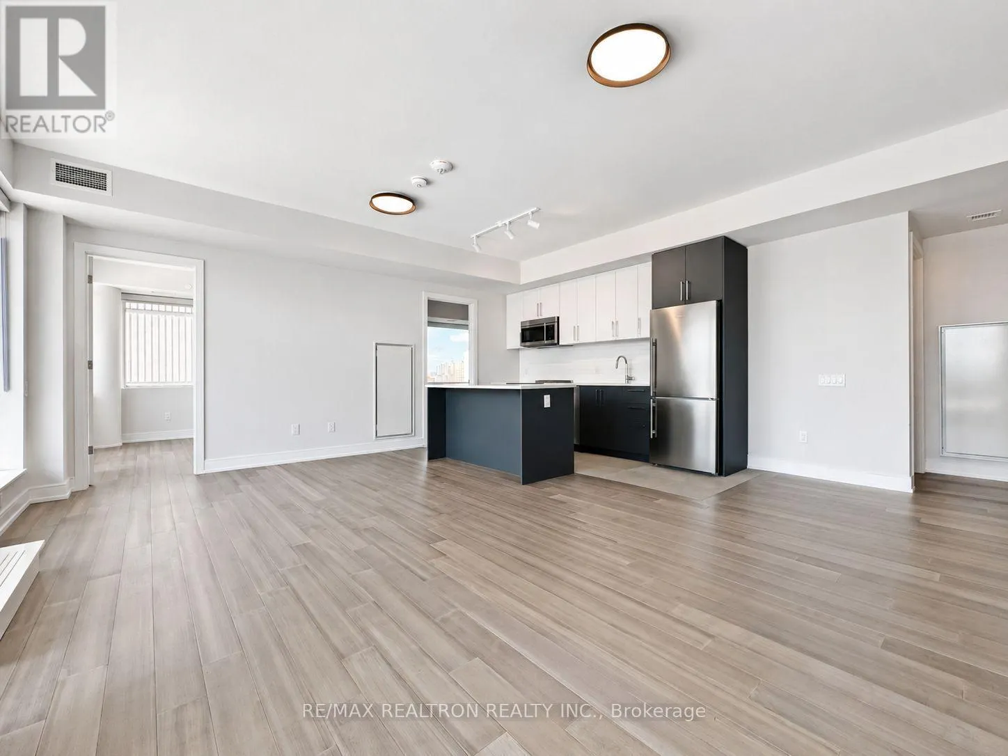 1001 - 664 SPADINA AVENUE