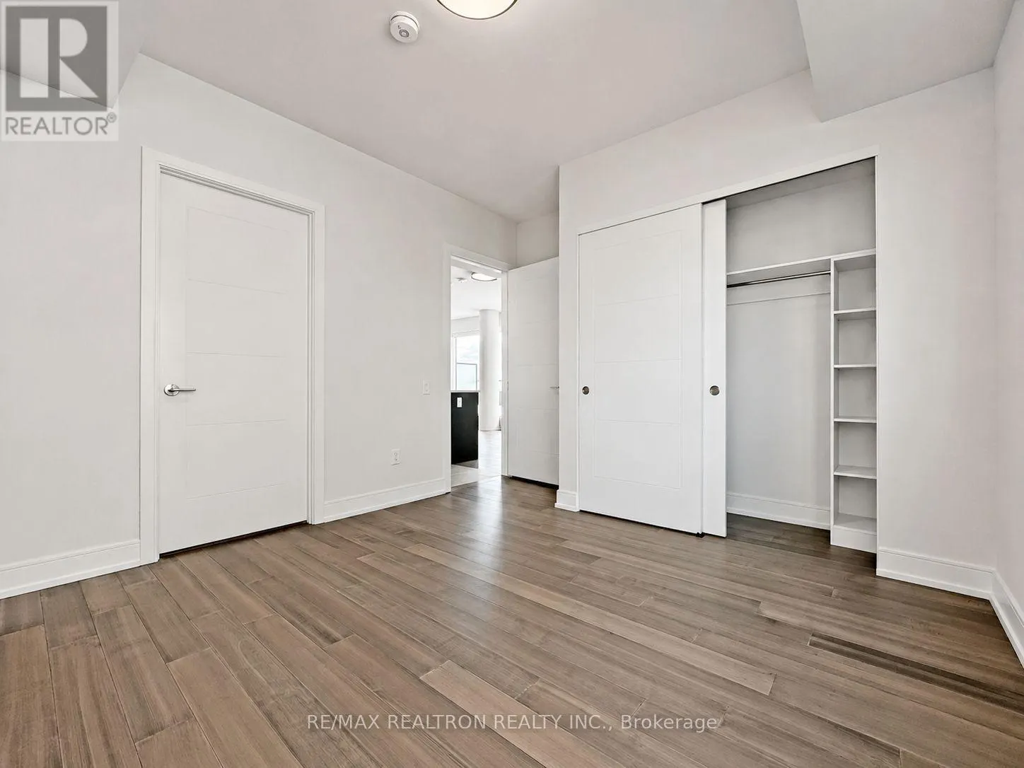 1001 - 664 SPADINA AVENUE