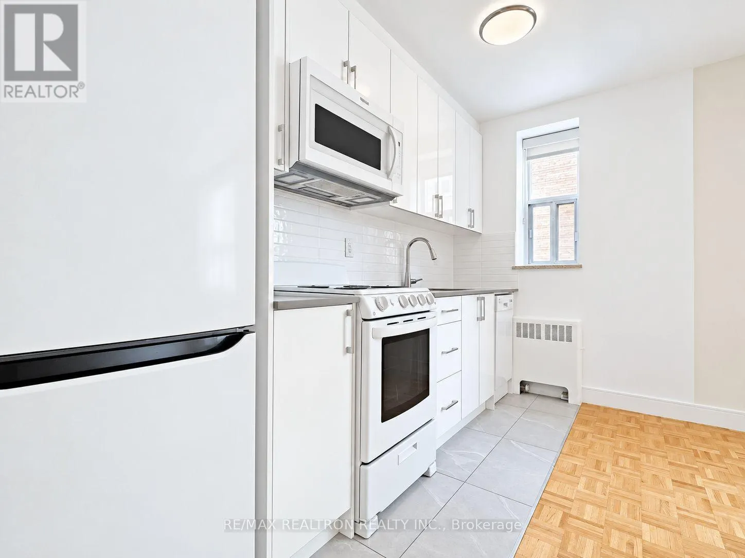 203 - 1291 BAYVIEW AVENUE