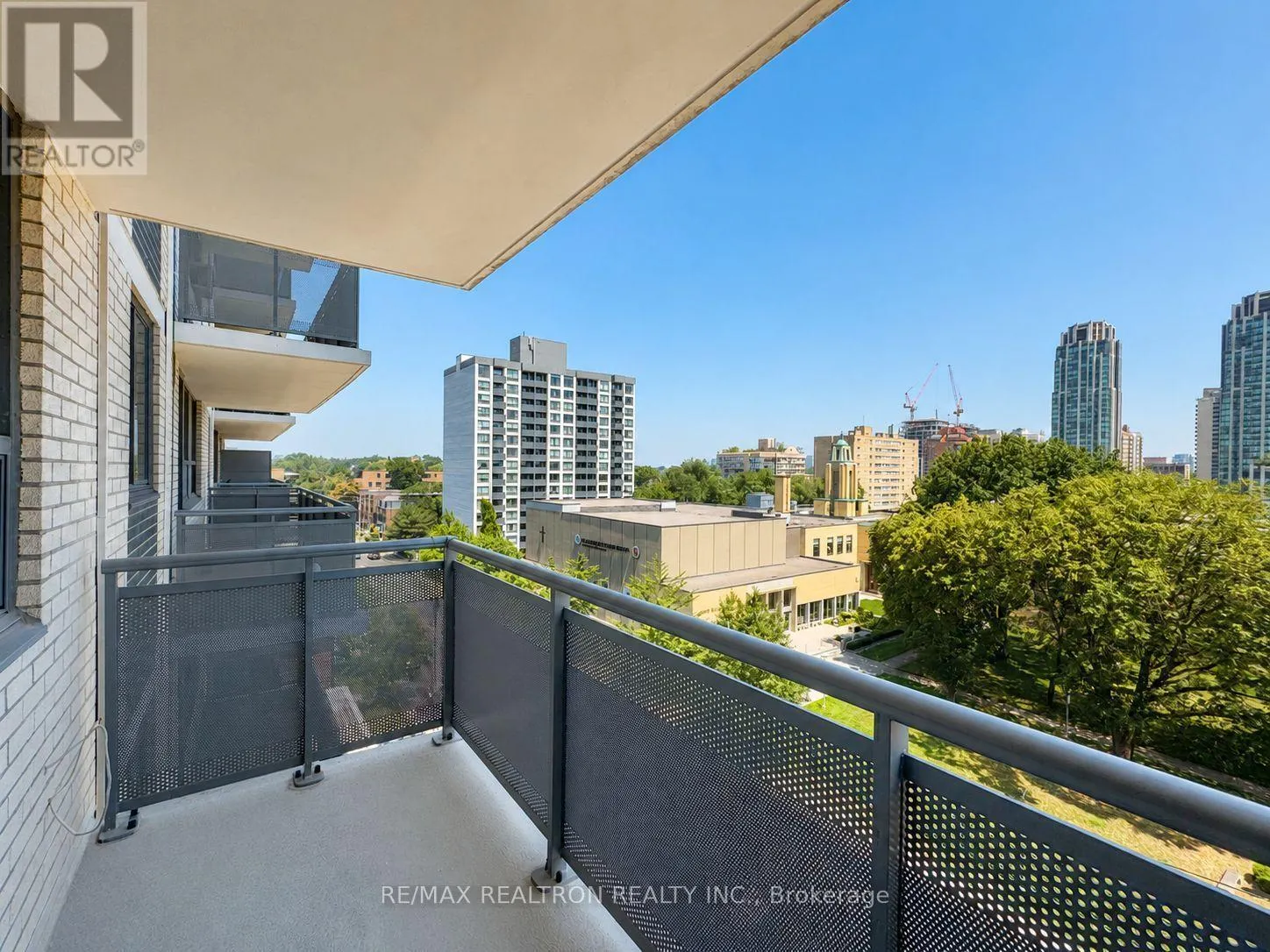 907 - 1500 BATHURST STREET