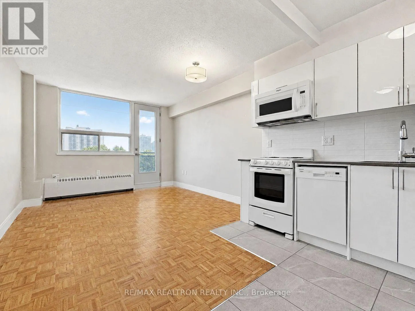 907 - 1500 BATHURST STREET