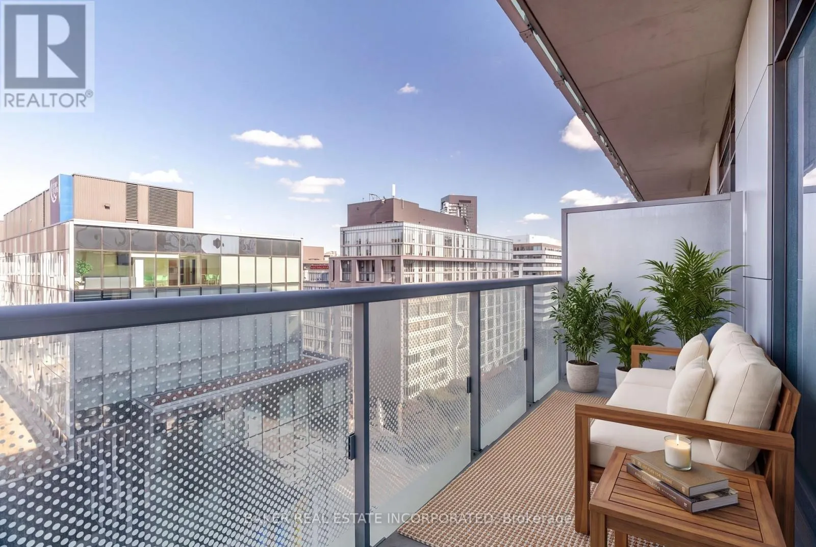 902 - 425 FRONT STREET E