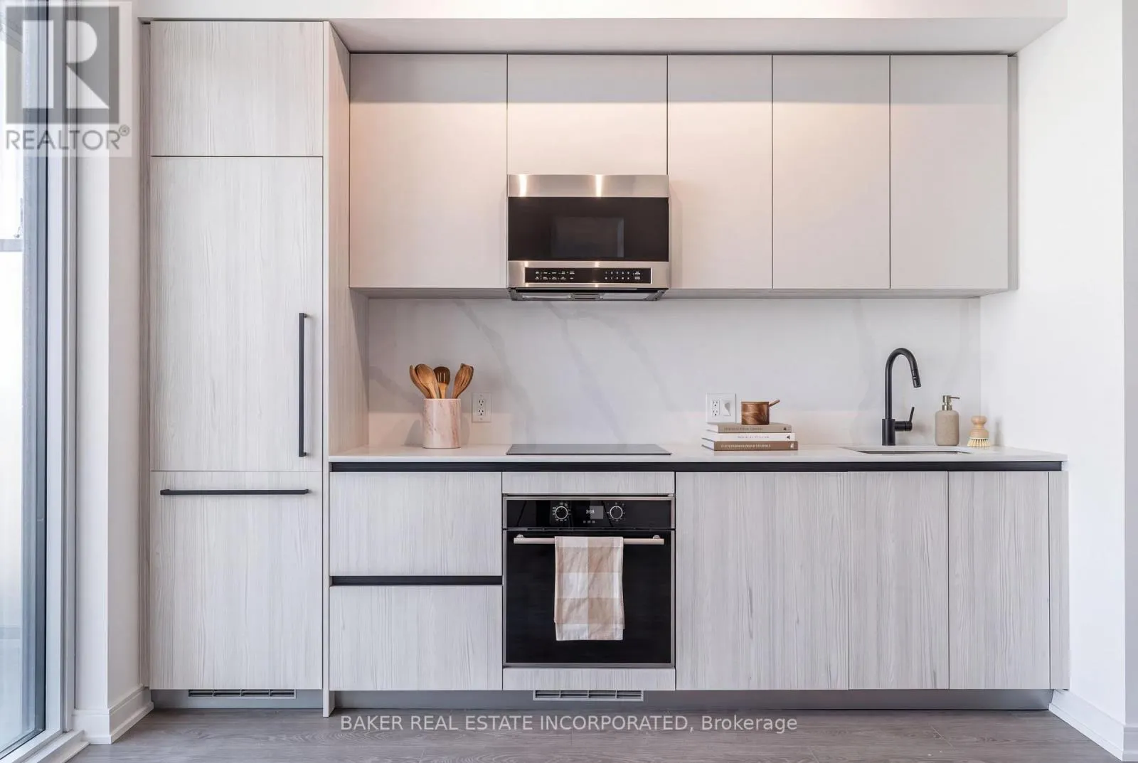 902 - 425 FRONT STREET E