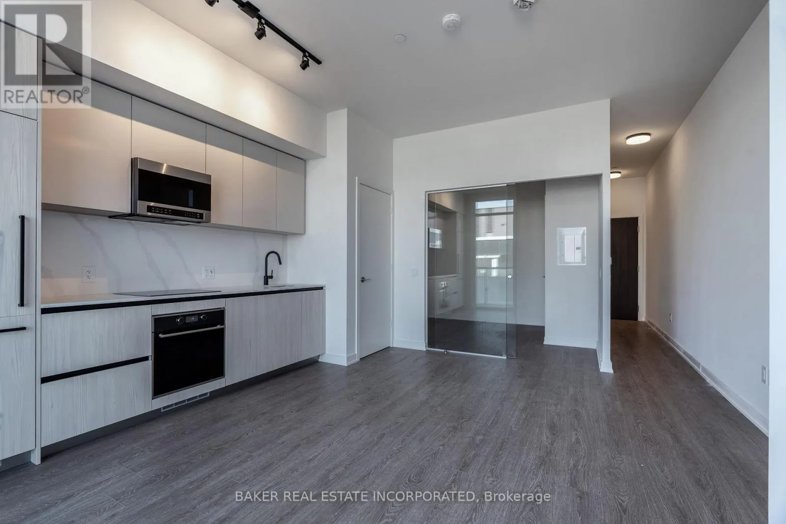 902 - 425 FRONT STREET E
