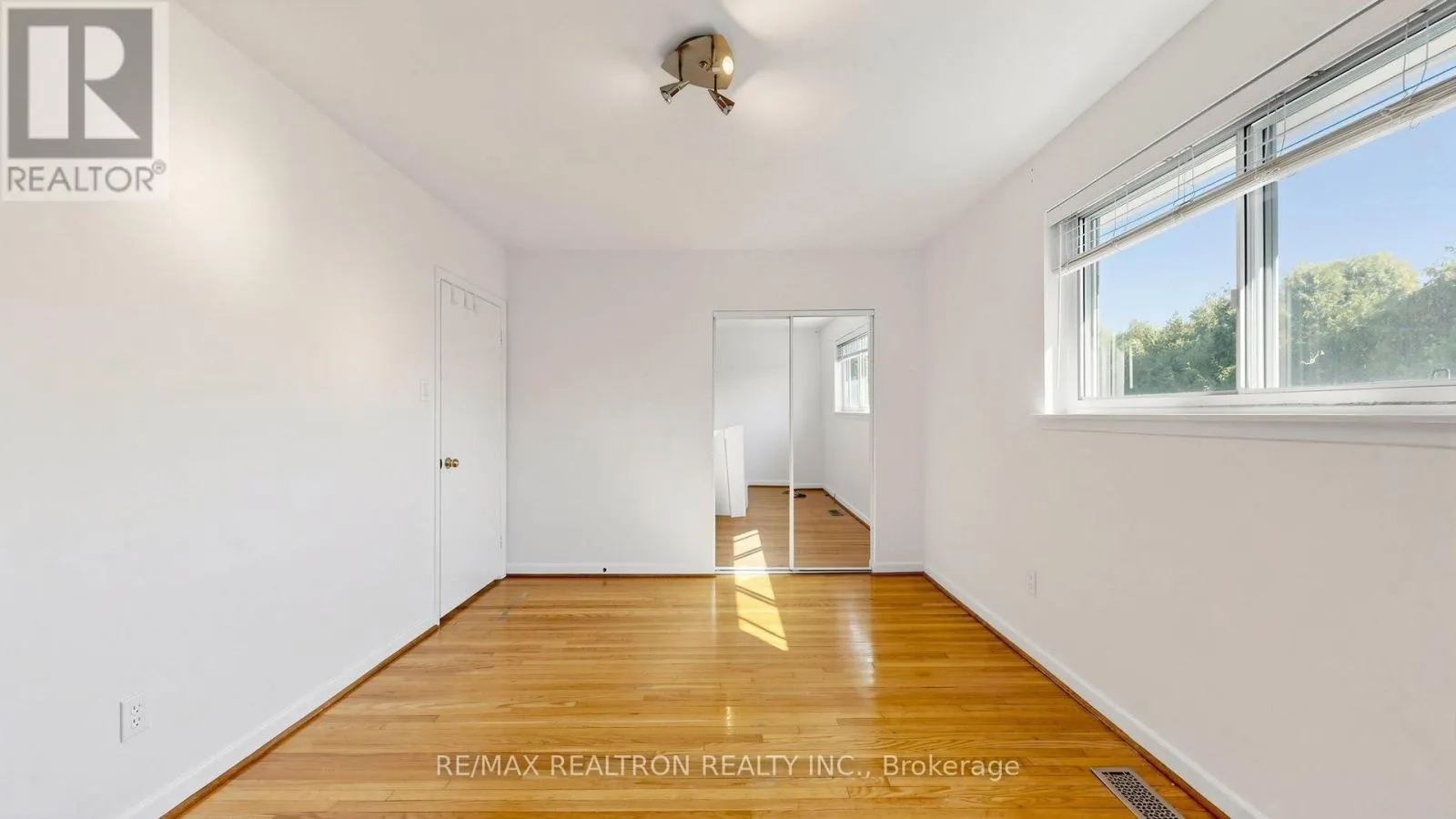 23 LESGAY CRESCENT