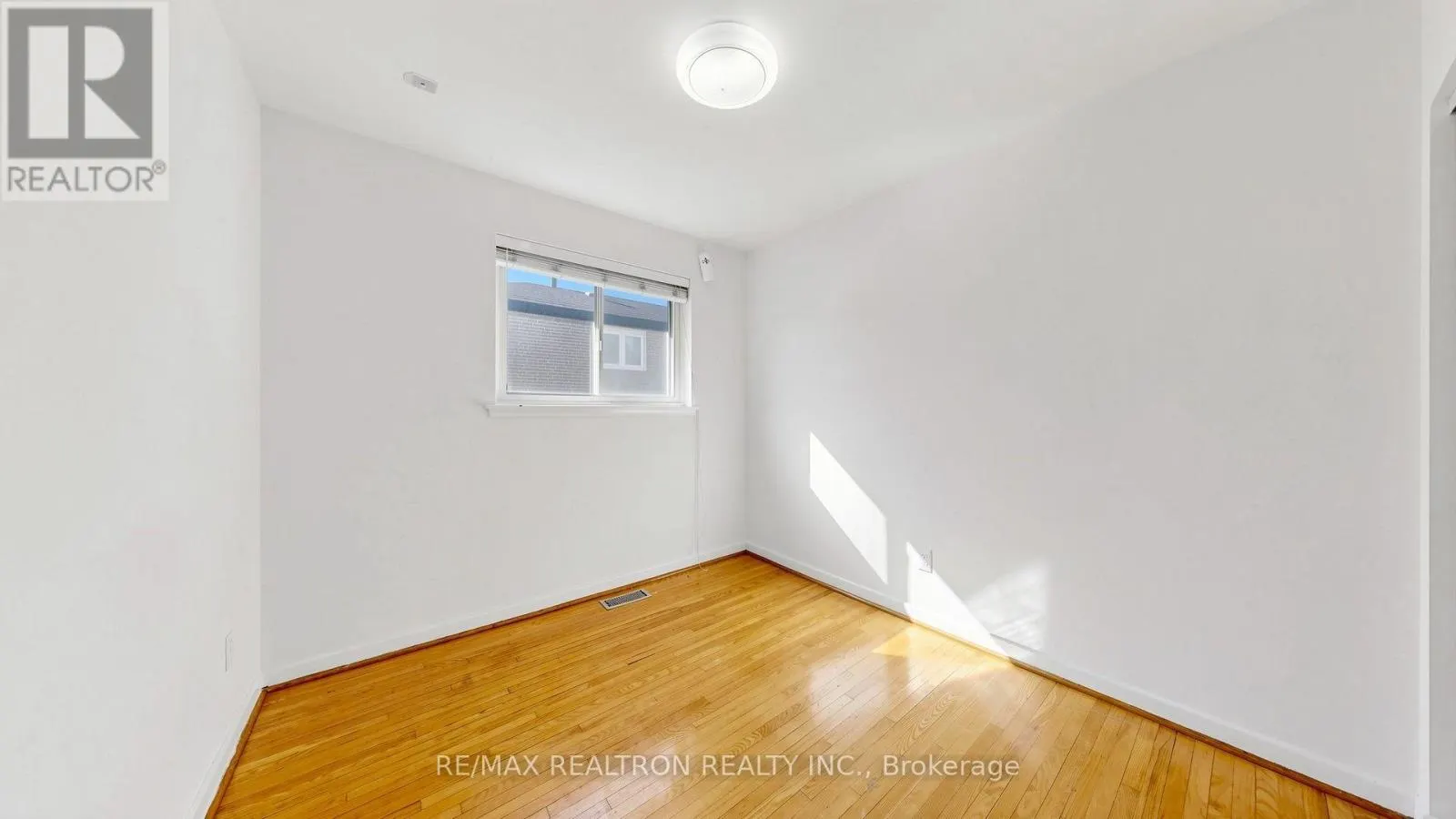 23 LESGAY CRESCENT