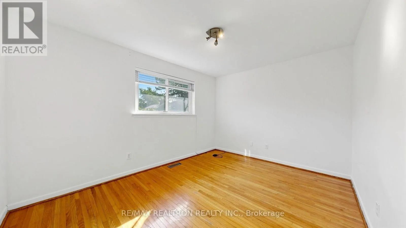 23 LESGAY CRESCENT