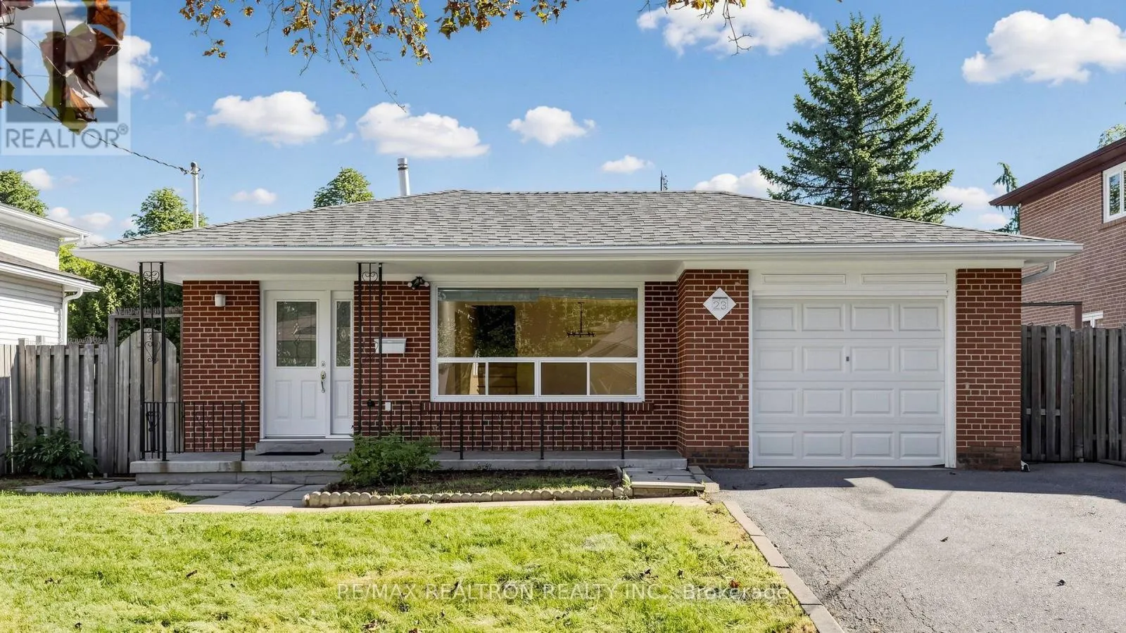 23 LESGAY CRESCENT