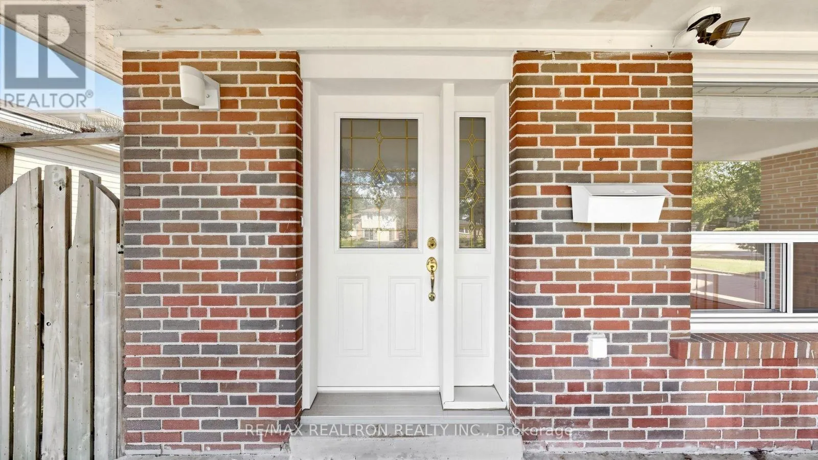 23 LESGAY CRESCENT