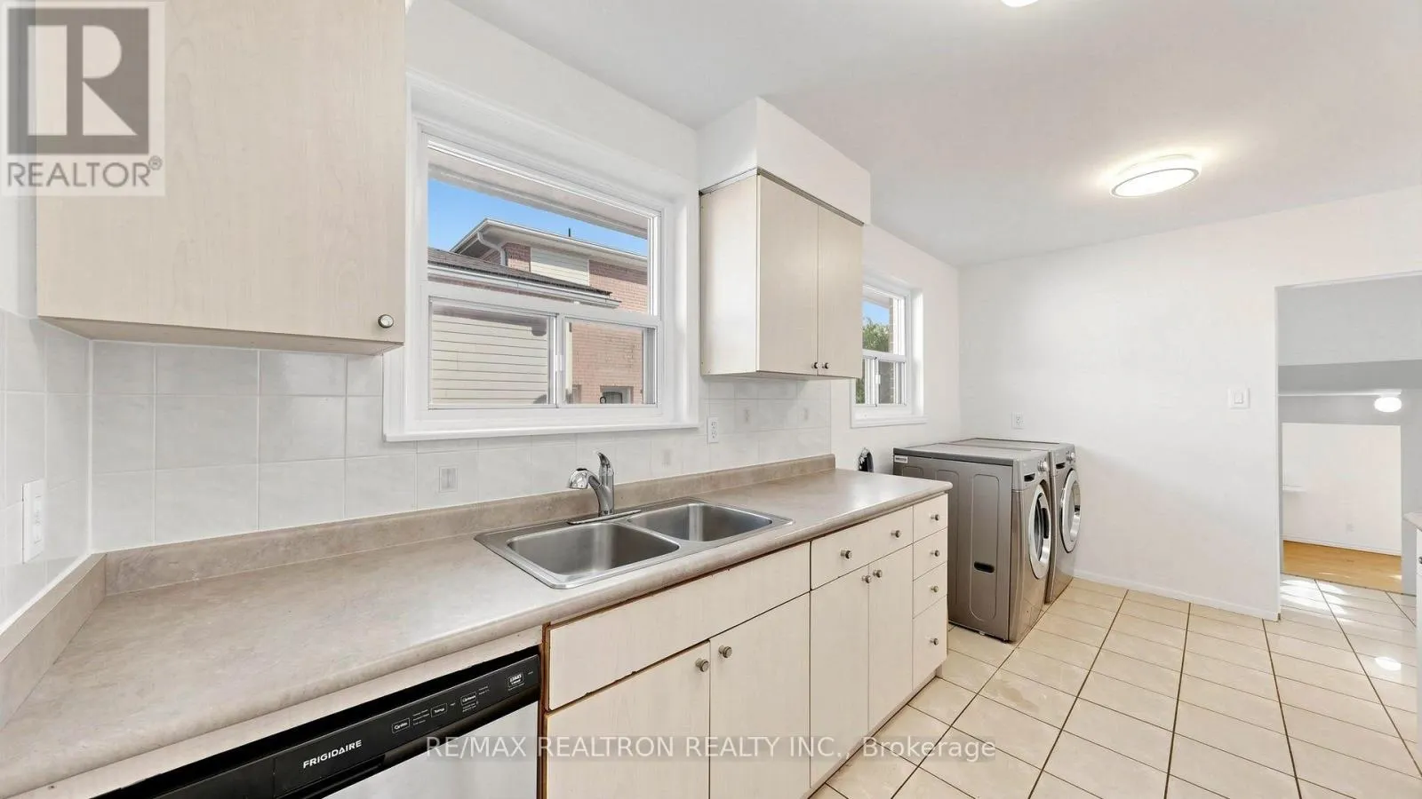 23 LESGAY CRESCENT