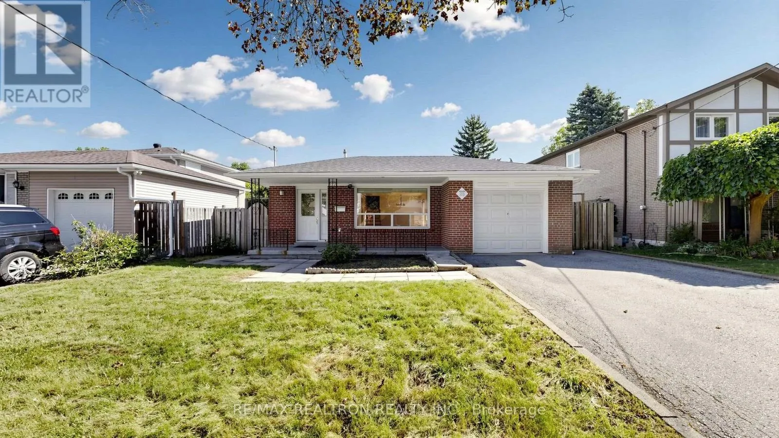 23 LESGAY CRESCENT