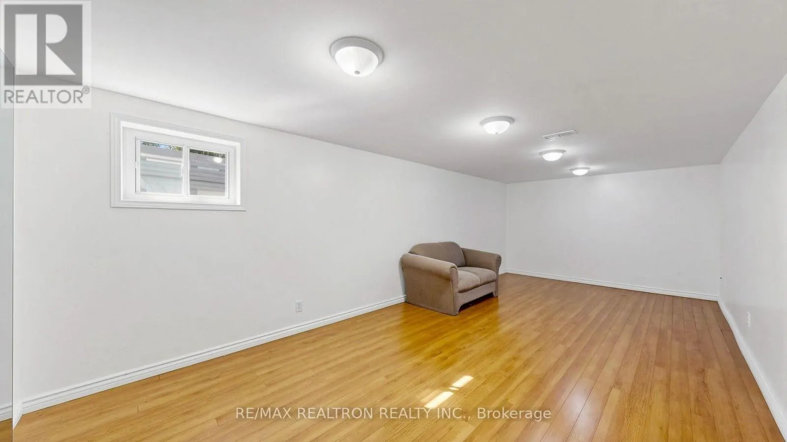 23 LESGAY CRESCENT
