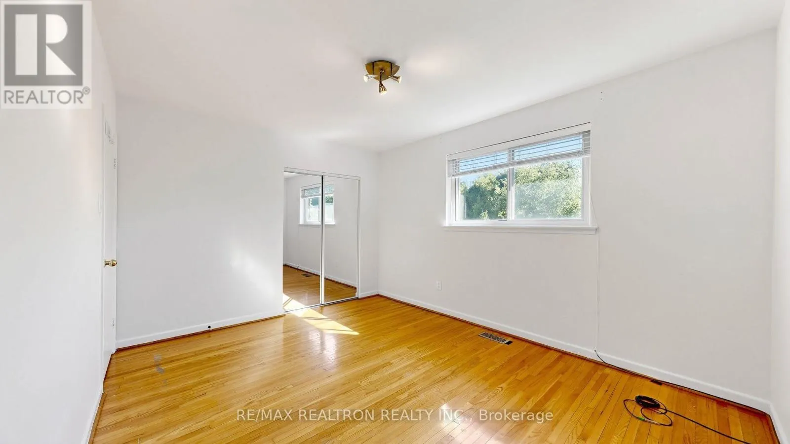 23 LESGAY CRESCENT