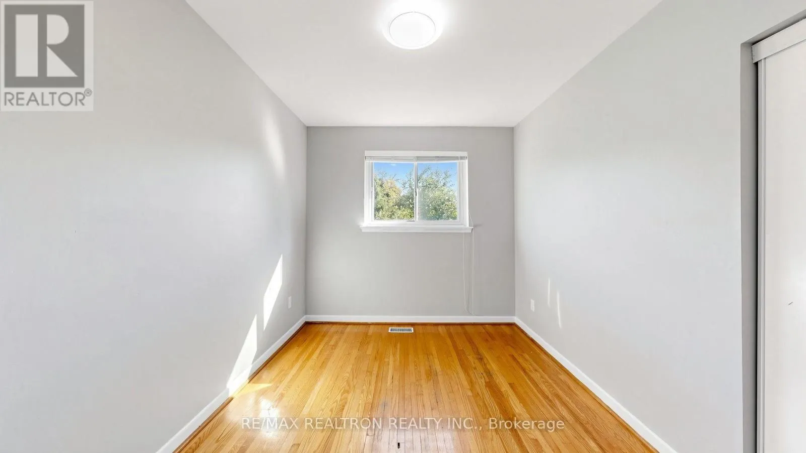 23 LESGAY CRESCENT
