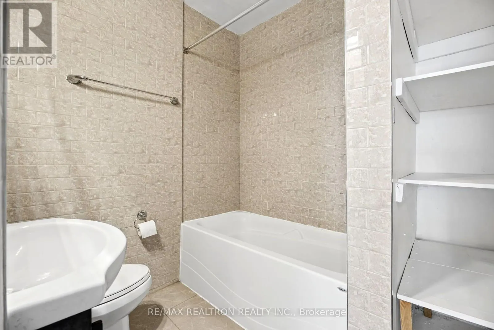 1 - 4 MEADOWBROOK ROAD