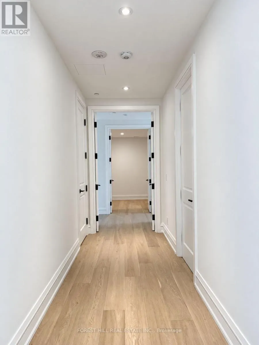 6B - 2010 BATHURST STREET