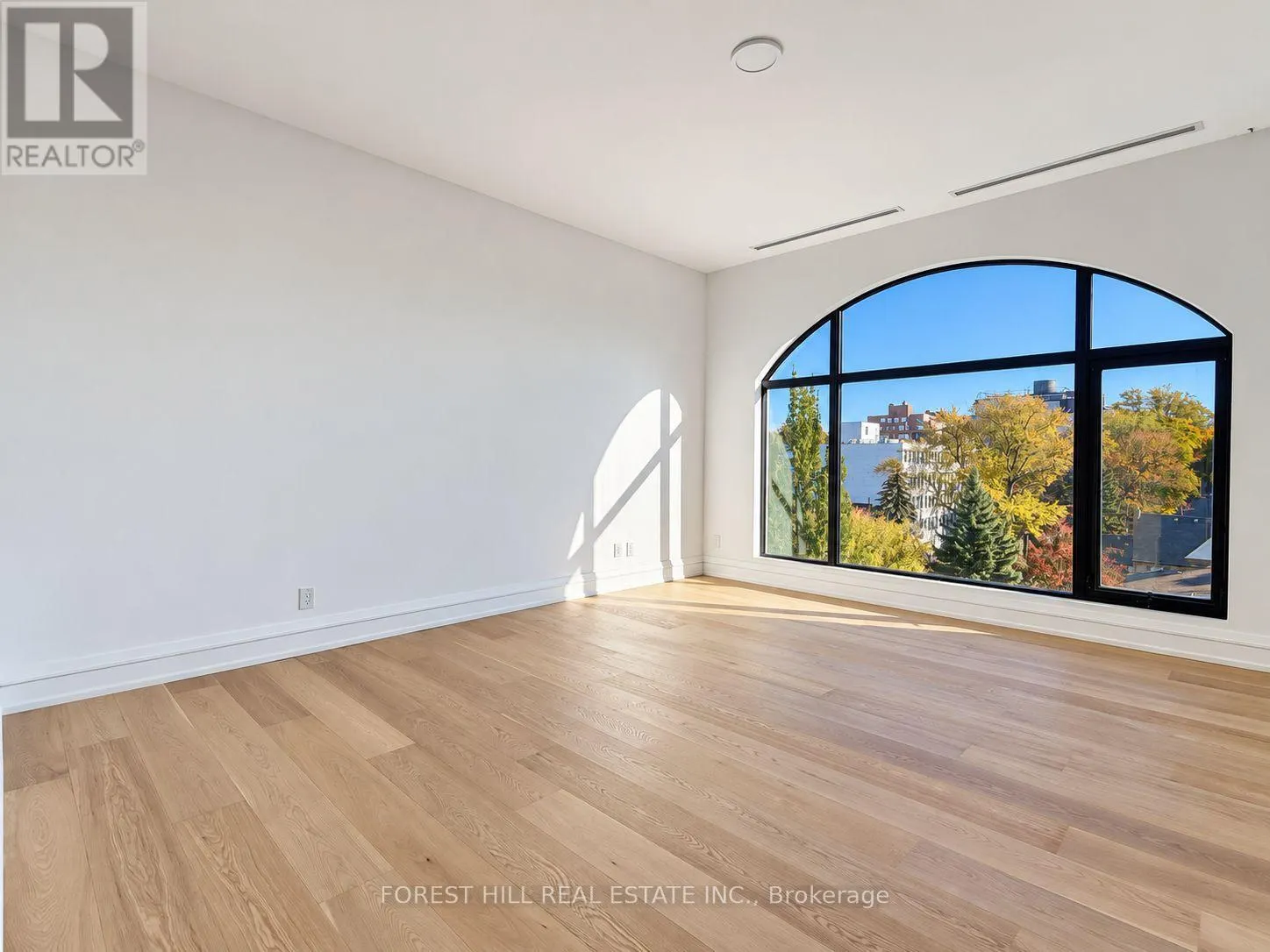 6B - 2010 BATHURST STREET