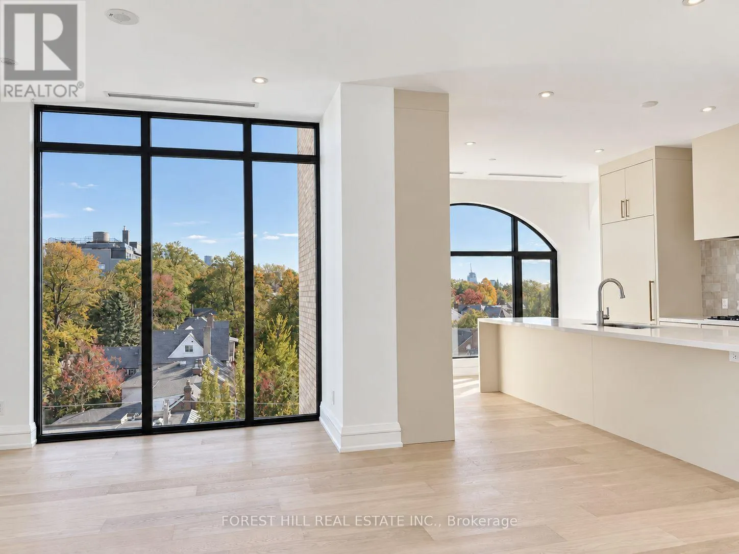 6B - 2010 BATHURST STREET