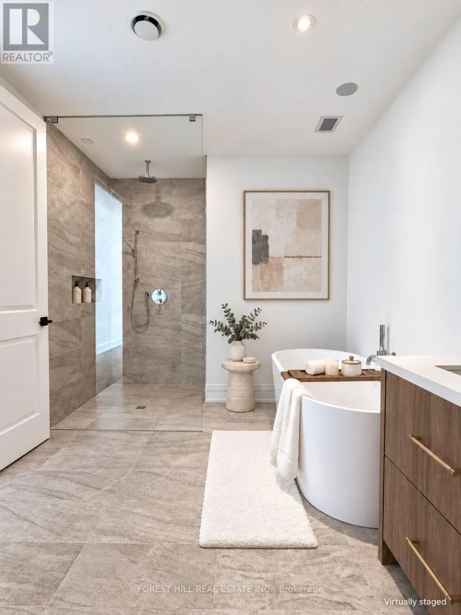 6B - 2010 BATHURST STREET