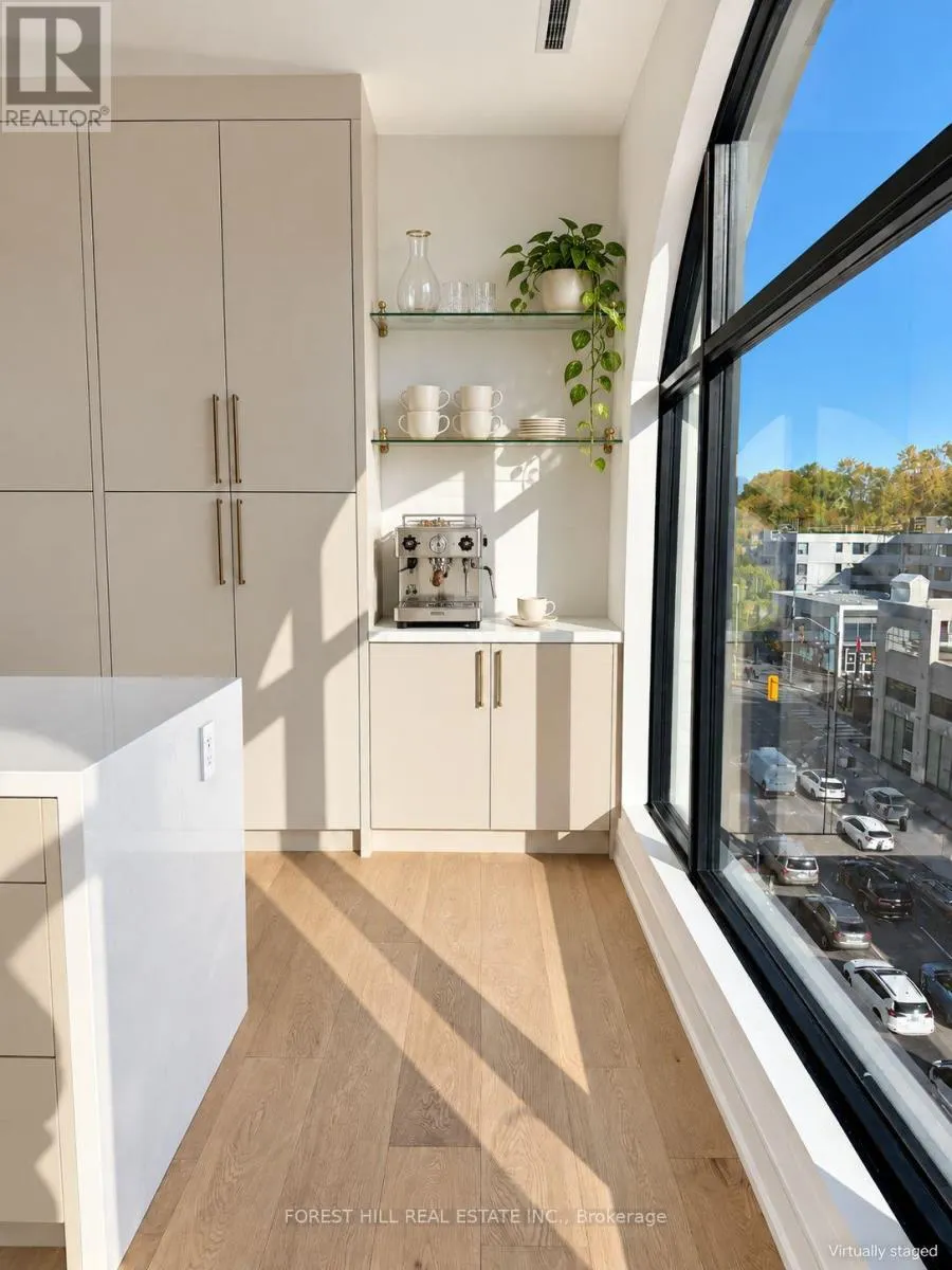 6B - 2010 BATHURST STREET