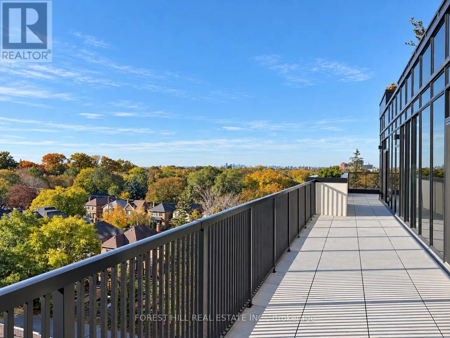 6B - 2010 BATHURST STREET