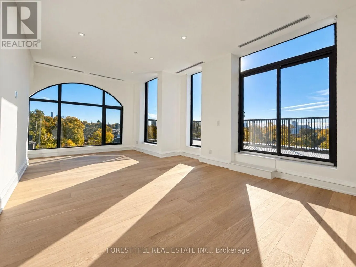 6B - 2010 BATHURST STREET