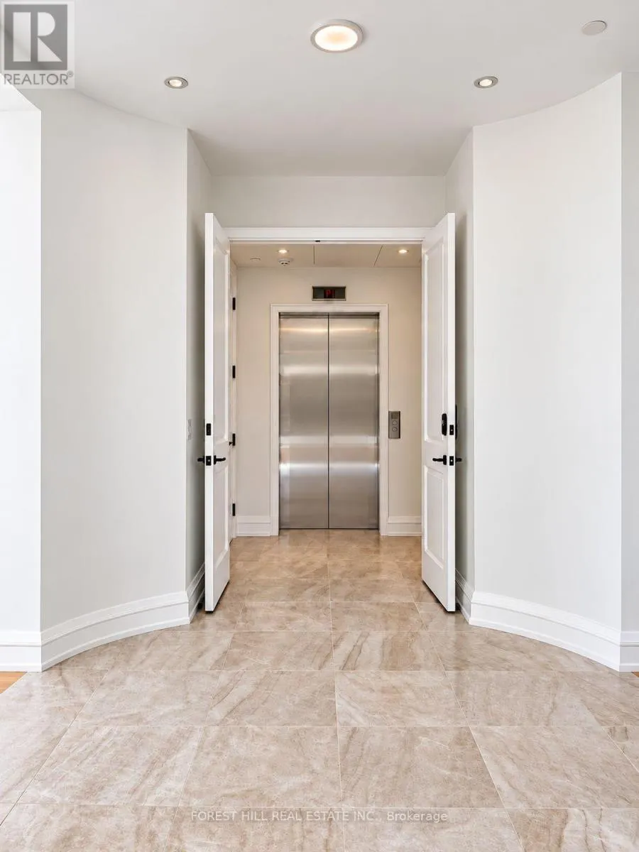6B - 2010 BATHURST STREET