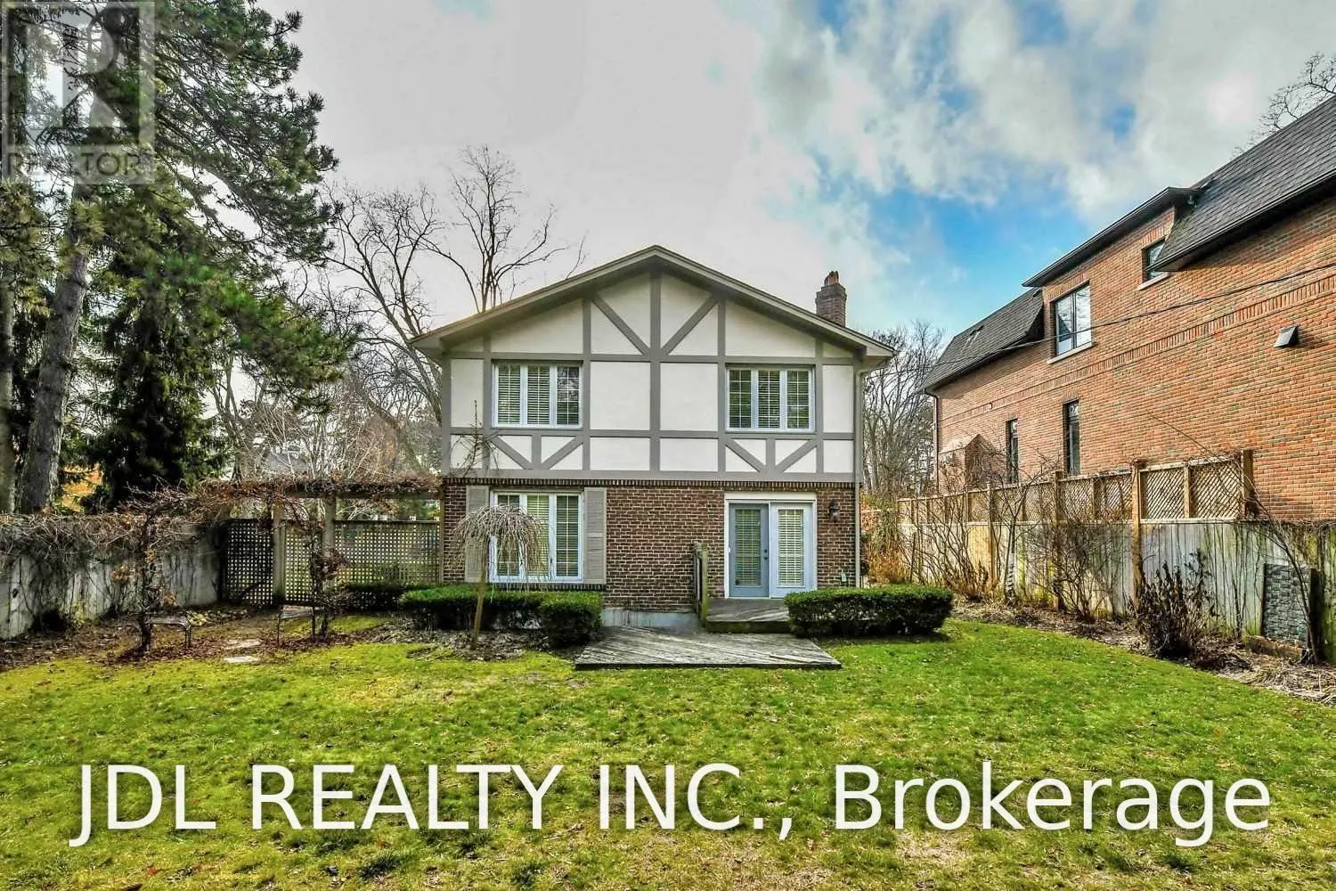 30 HEDGEWOOD ROAD