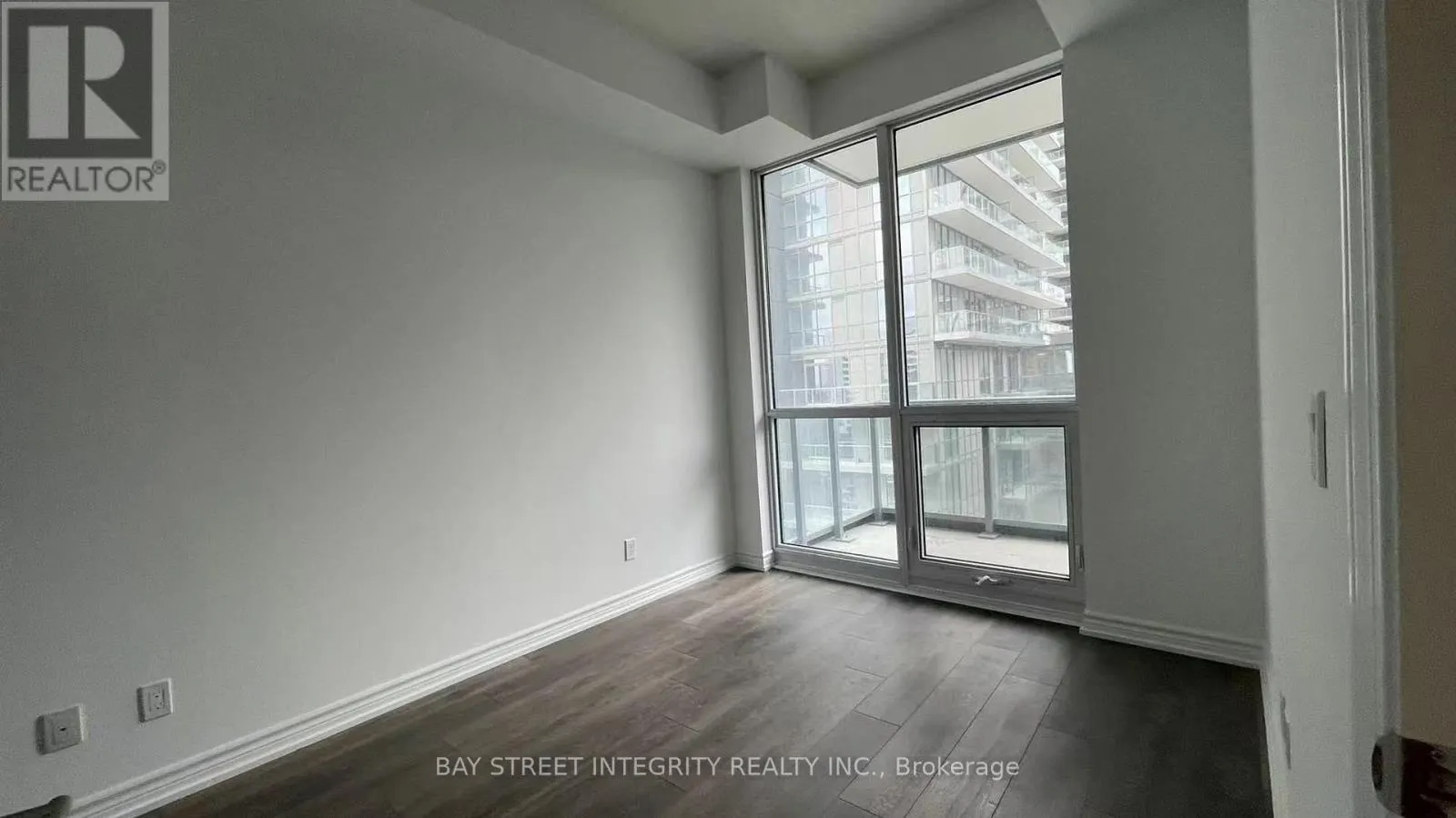 503 - 32 FOREST MANOR ROAD