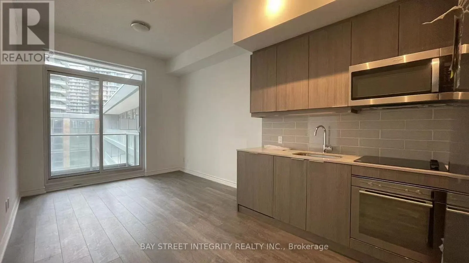 503 - 32 FOREST MANOR ROAD
