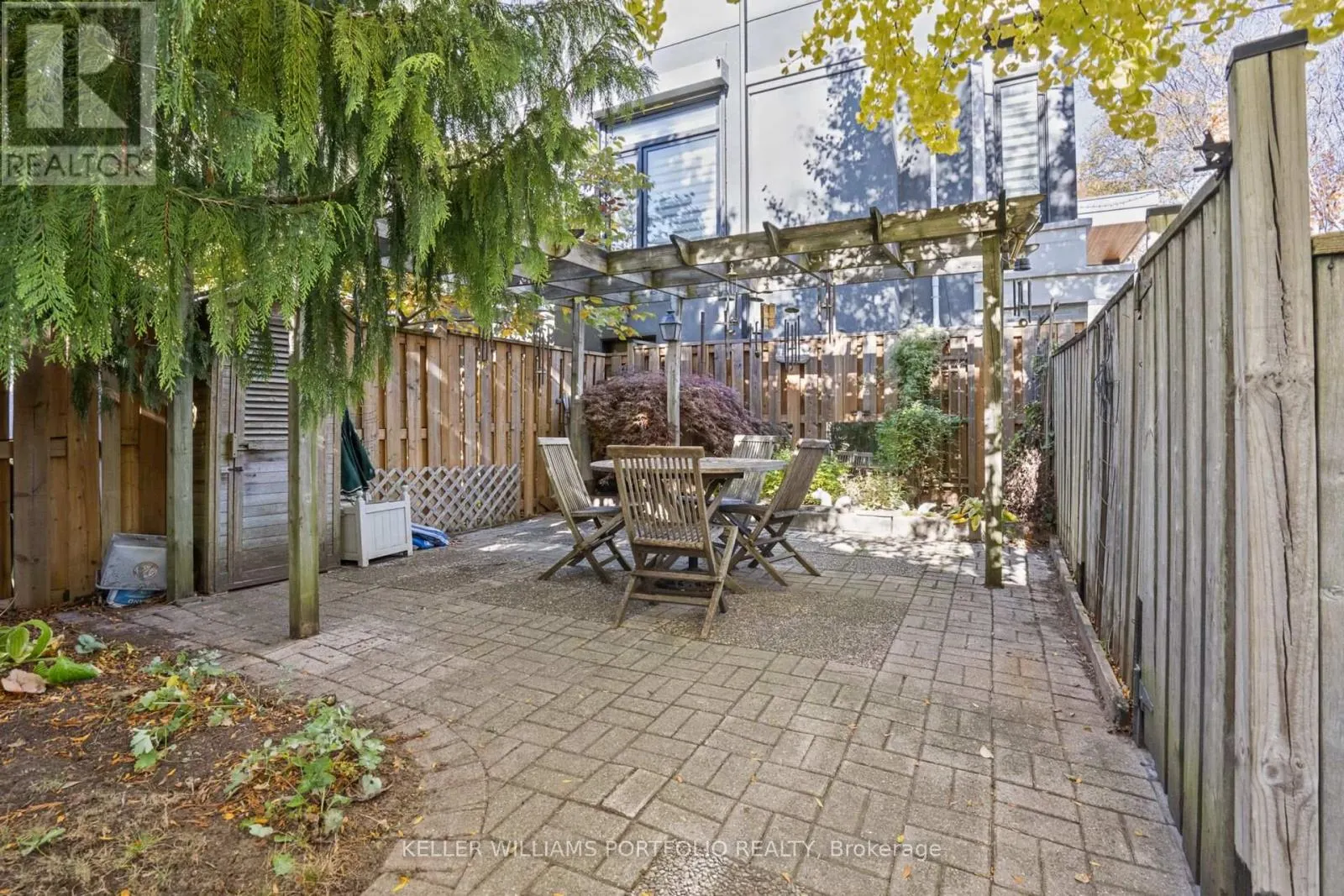118 WANLESS AVENUE