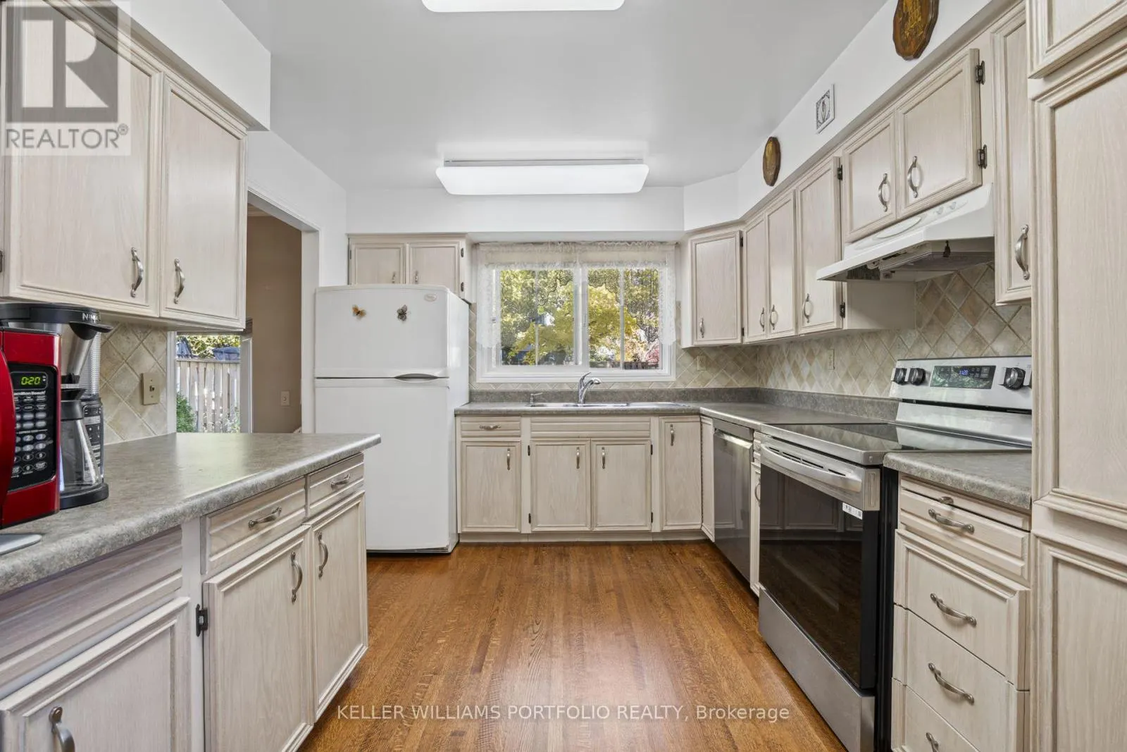 118 WANLESS AVENUE