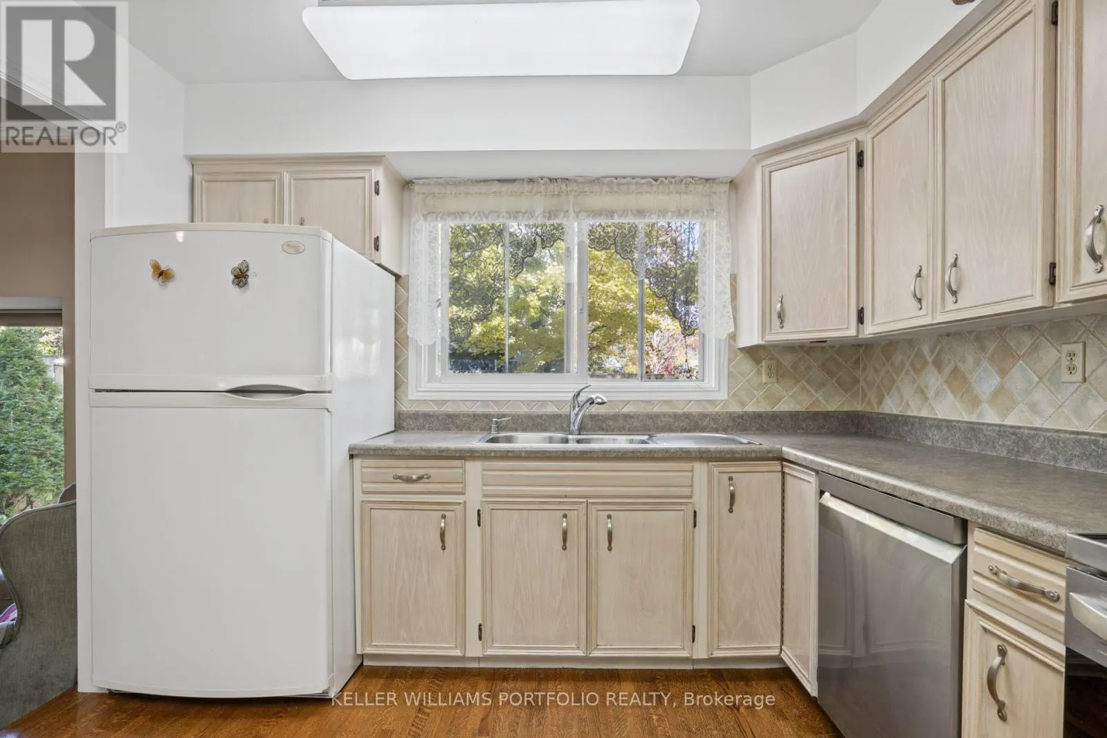 118 WANLESS AVENUE