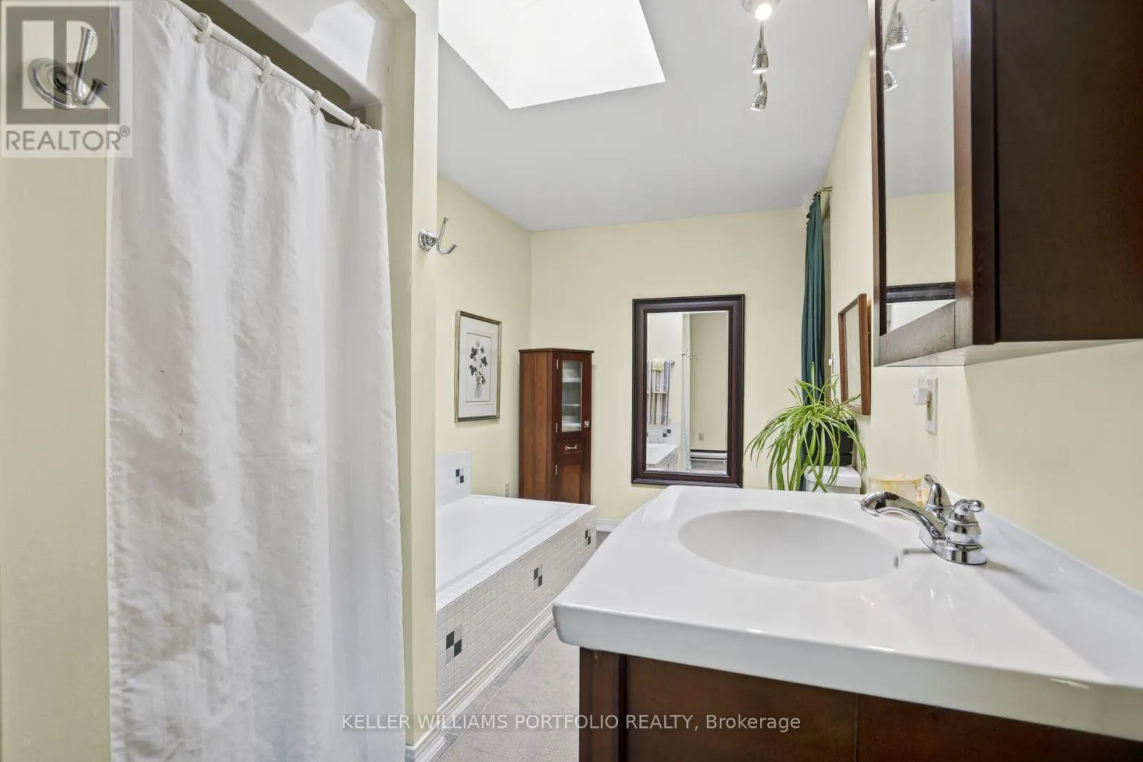 118 WANLESS AVENUE