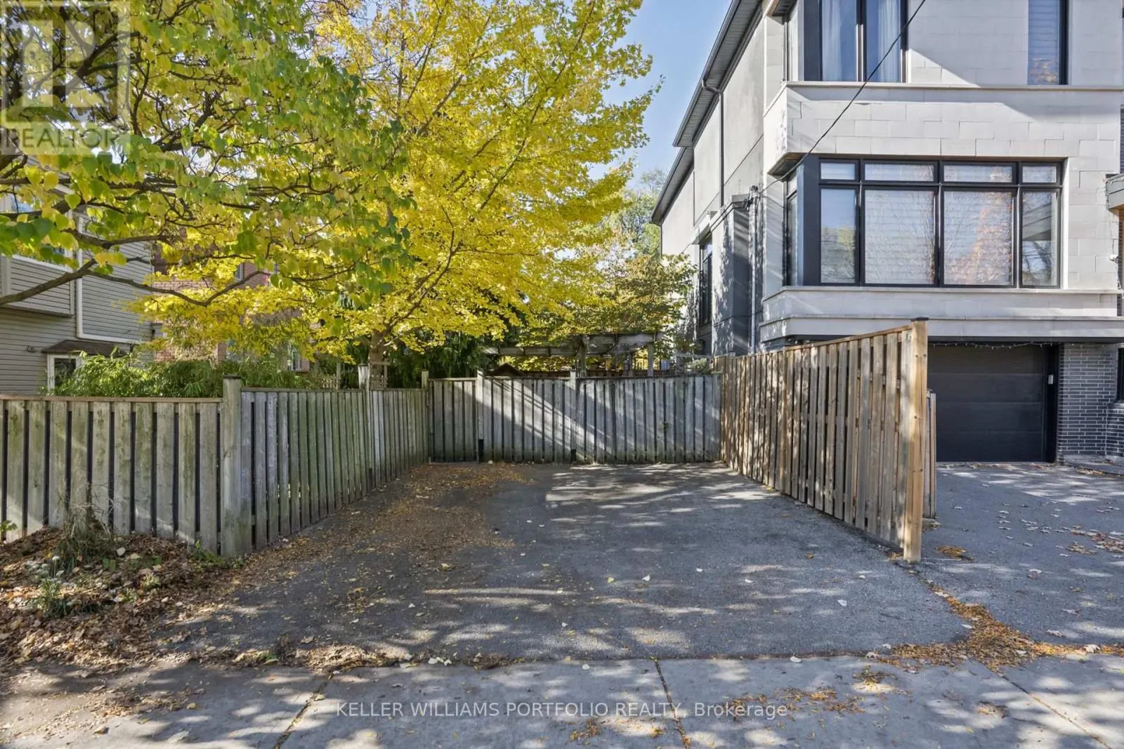 118 WANLESS AVENUE