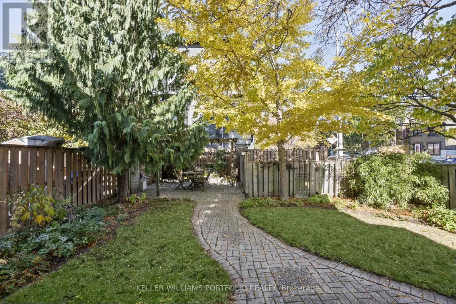 118 WANLESS AVENUE