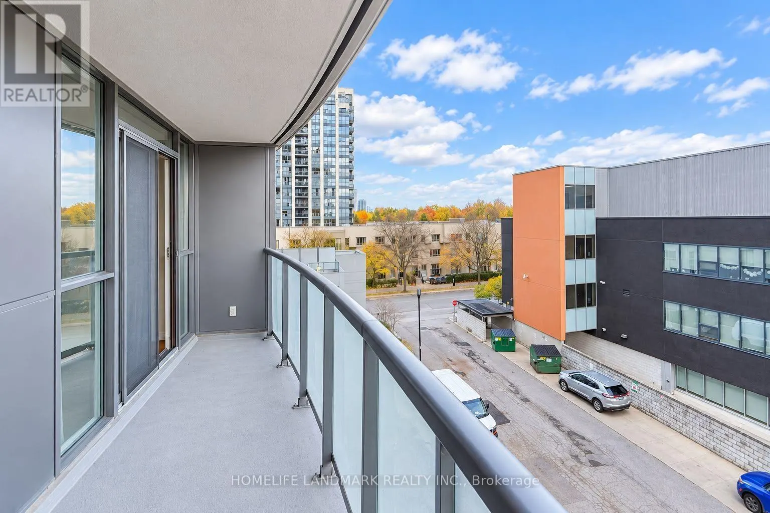 523 - 35 HOLLYWOOD AVENUE