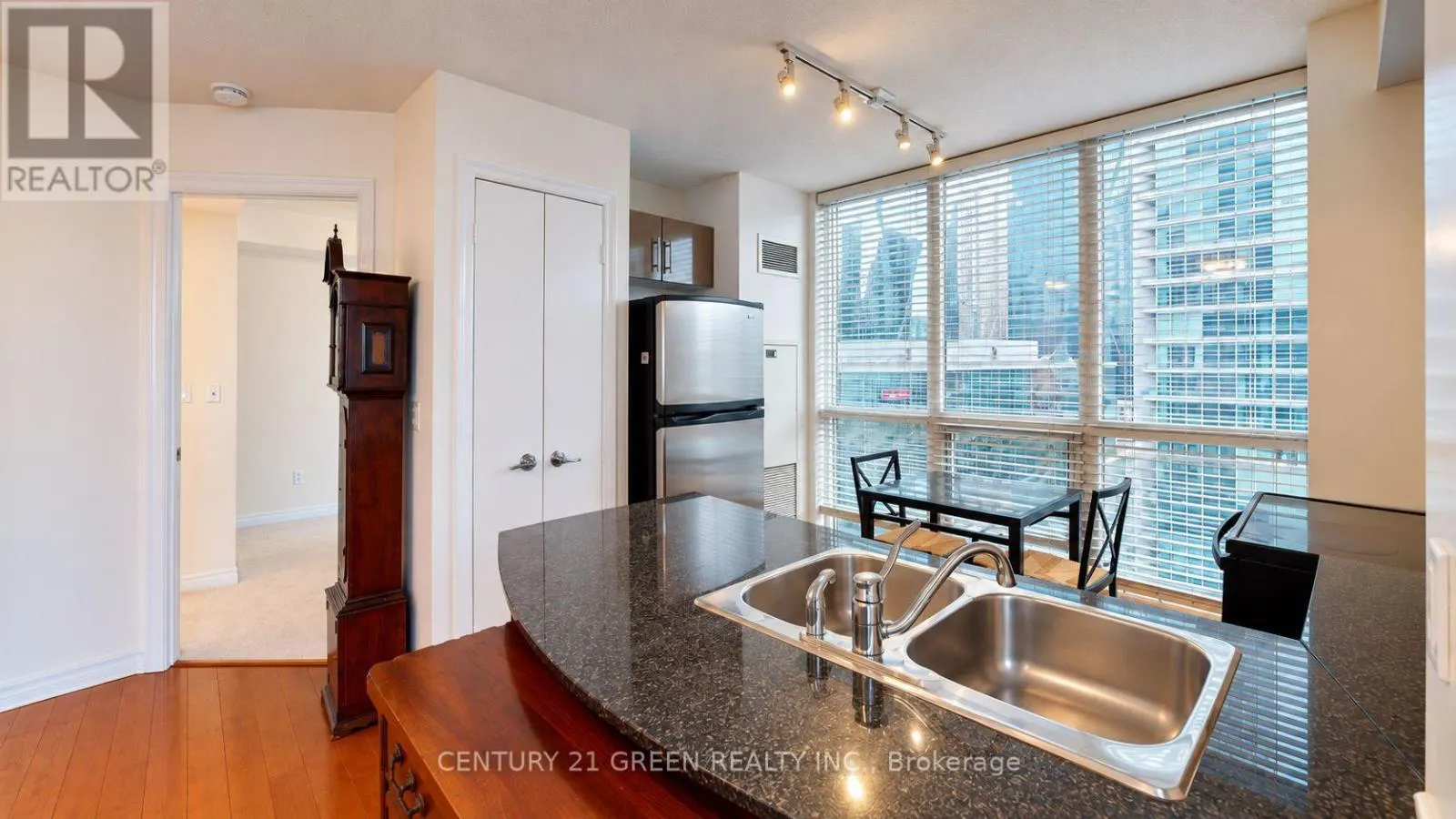 1505 - 16 YONGE STREET