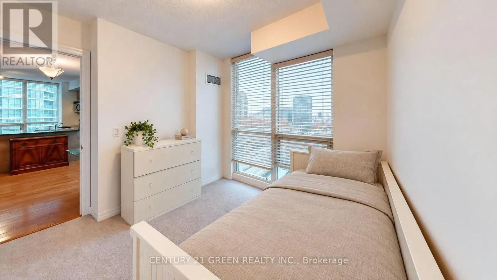 1505 - 16 YONGE STREET