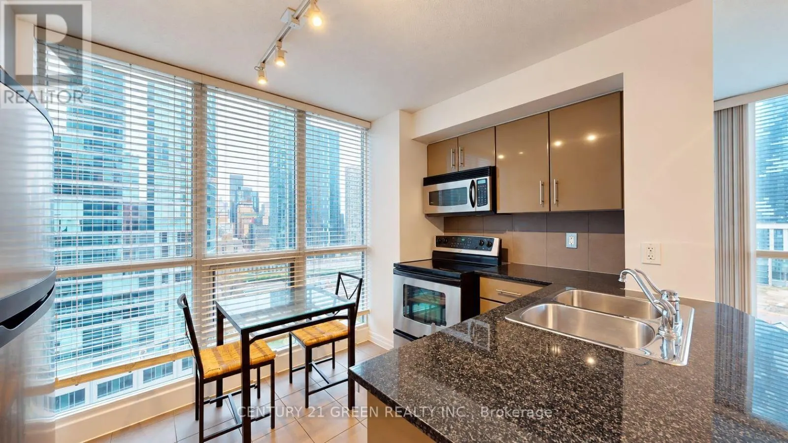 1505 - 16 YONGE STREET
