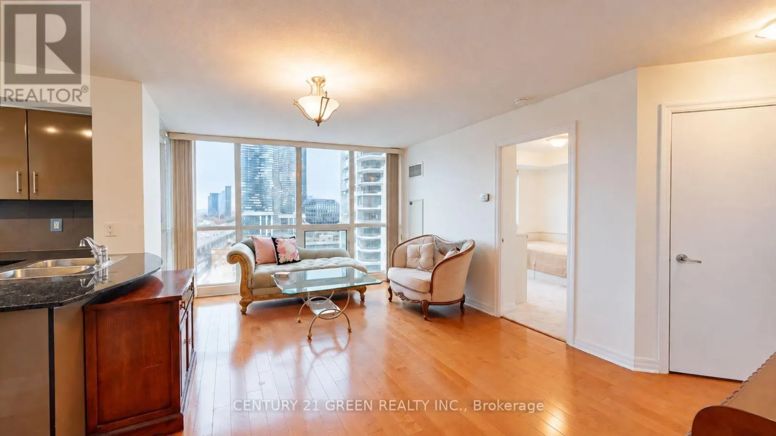 1505 - 16 YONGE STREET
