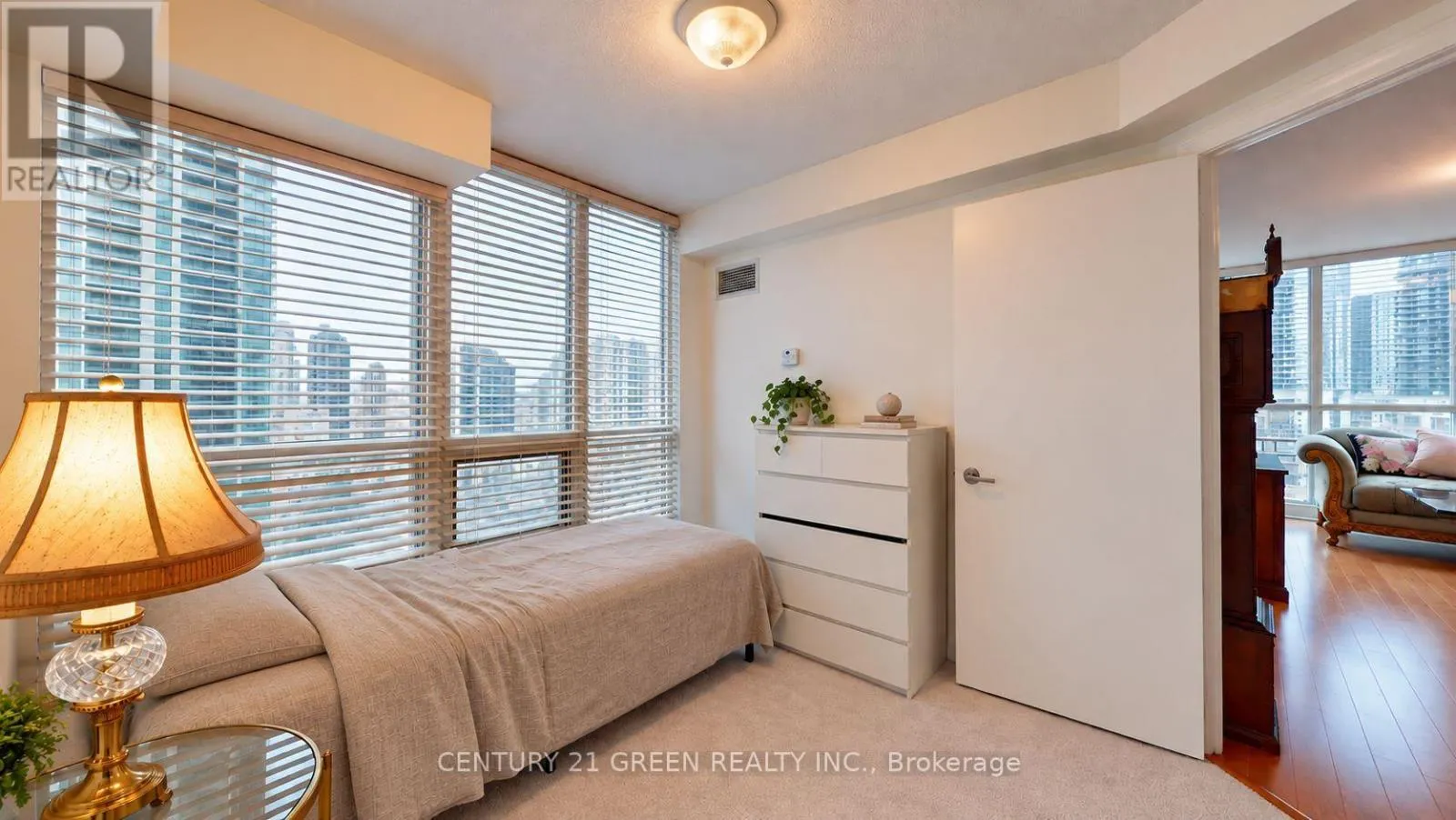 1505 - 16 YONGE STREET