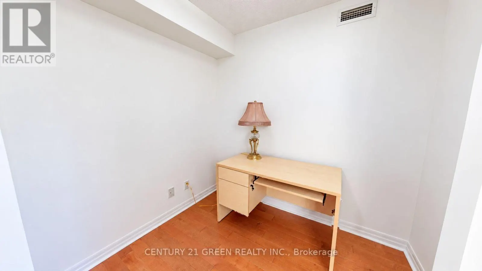 1505 - 16 YONGE STREET