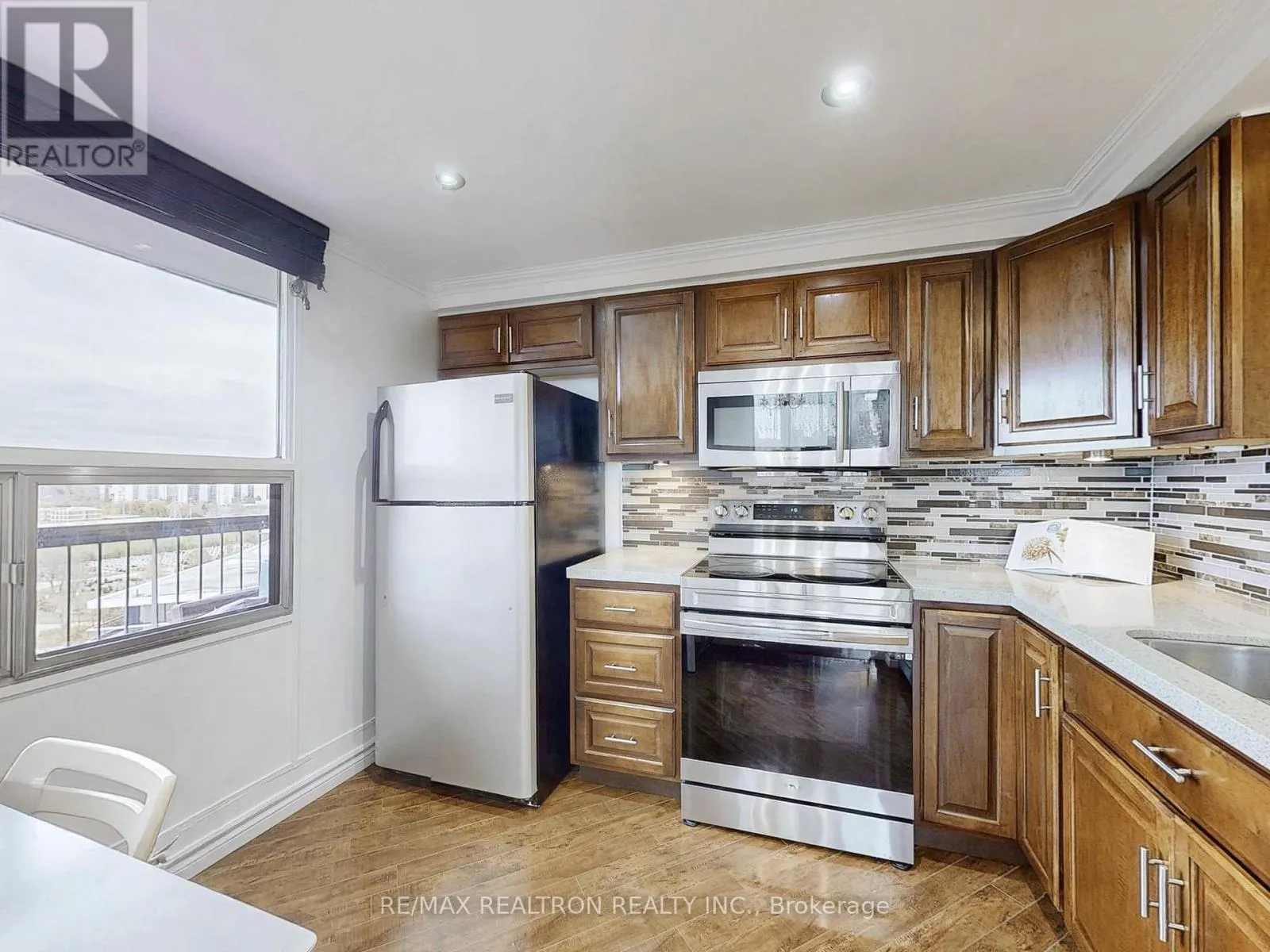 1706 - 135 ANTIBES DRIVE