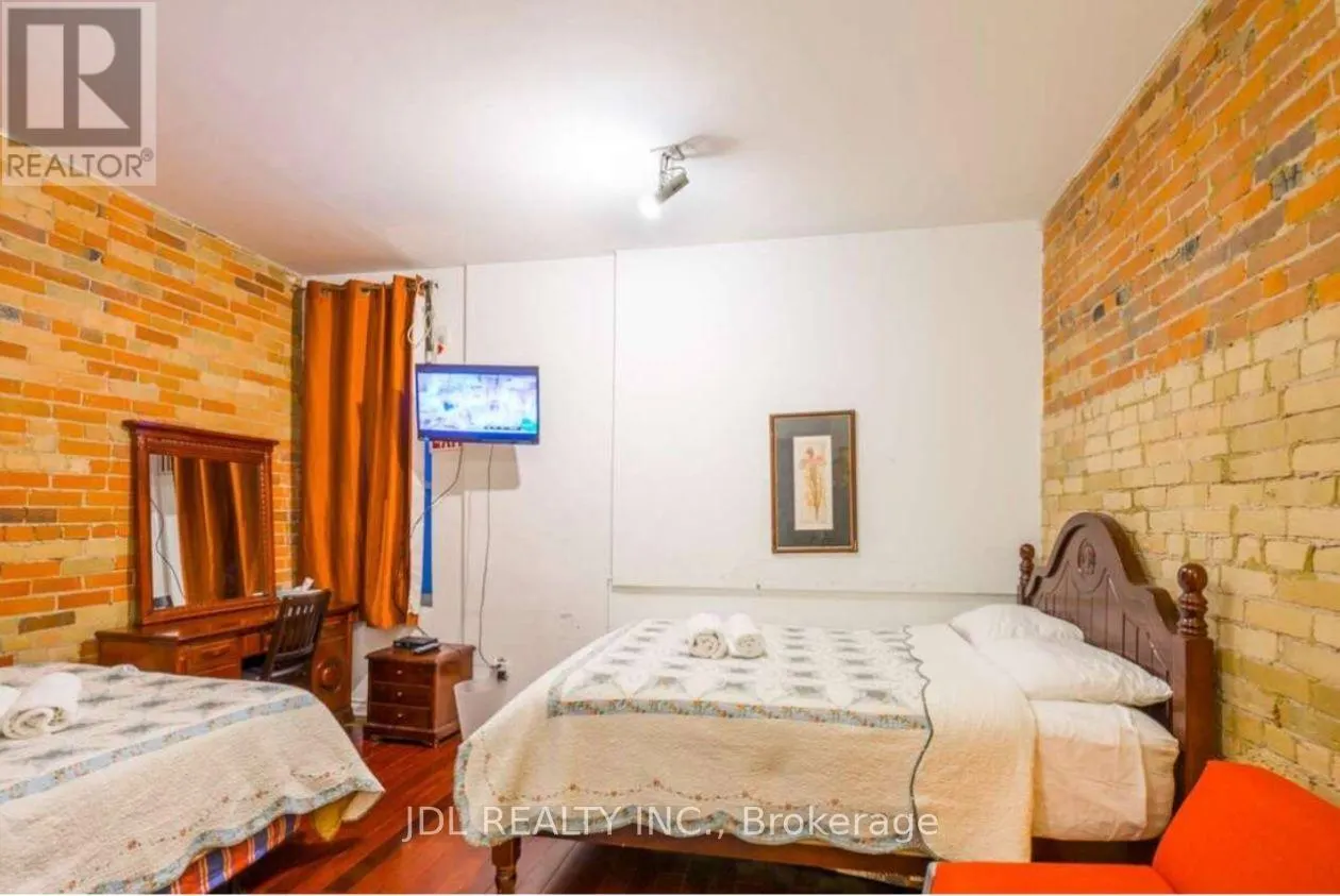 MASTERBEDROOM 2ND FLOOR - 118 SHUTER ST STREET