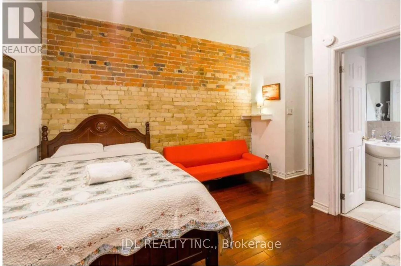 MASTERBEDROOM 2ND FLOOR - 118 SHUTER ST STREET