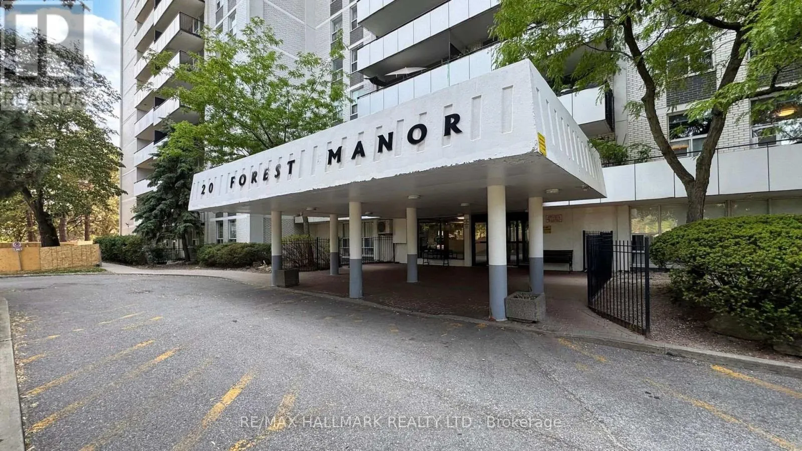 703 - 20 FOREST MANOR ROAD